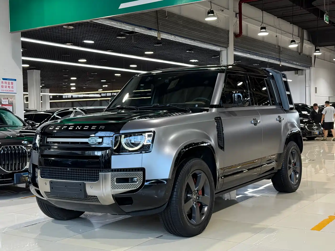 Фото 1 - Land Rover Defender