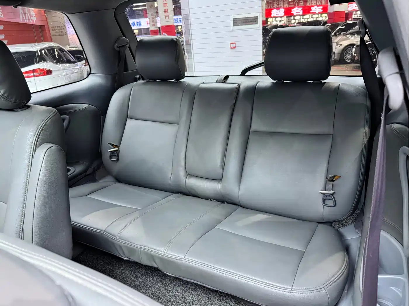Toyota Previa фото 11