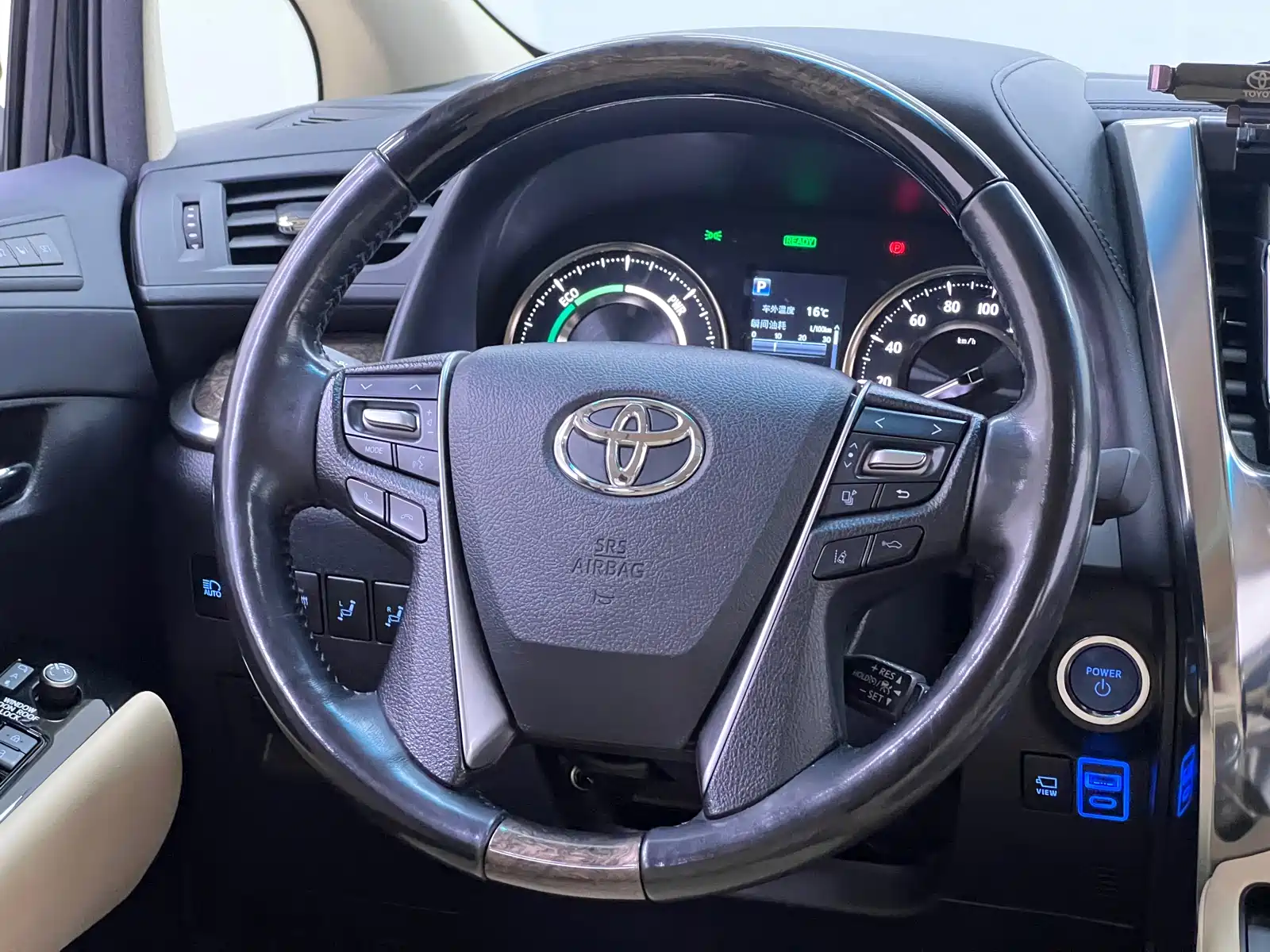 Фото 30 - Toyota Vellfire