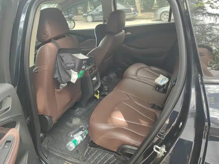 Photo 11 - Buick Envision Plus