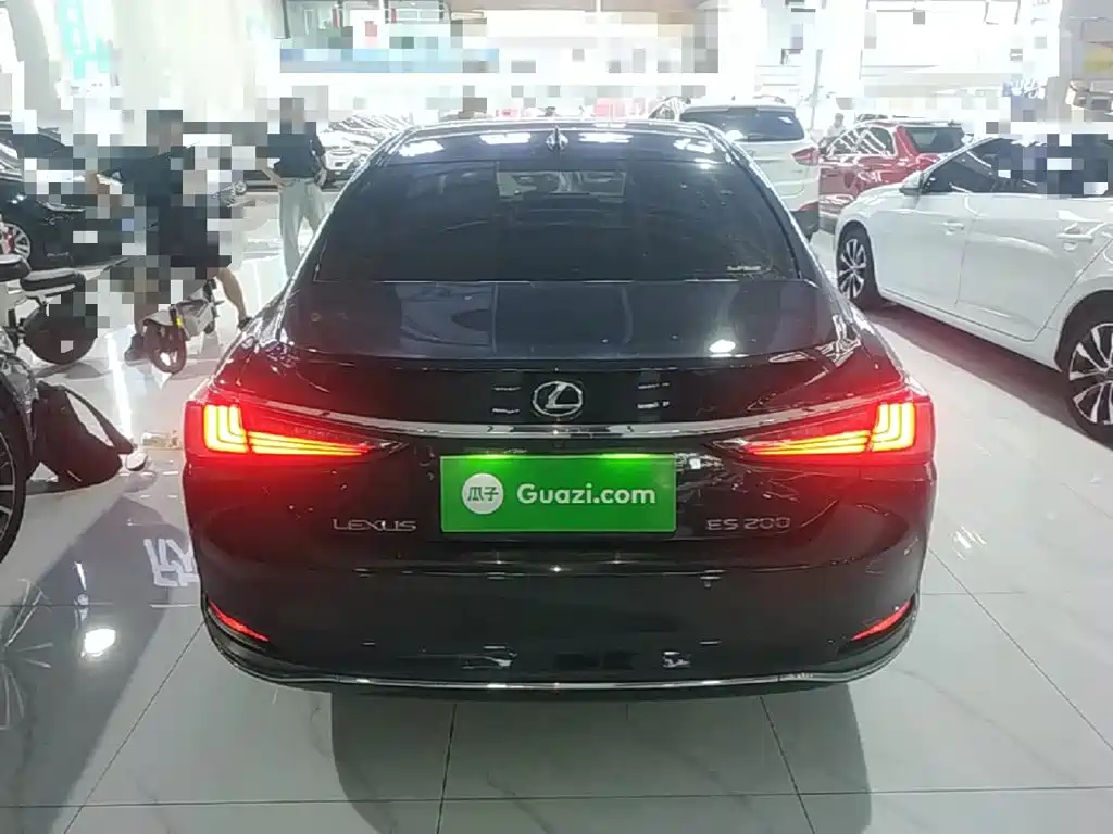 Фото 6 - Lexus ES