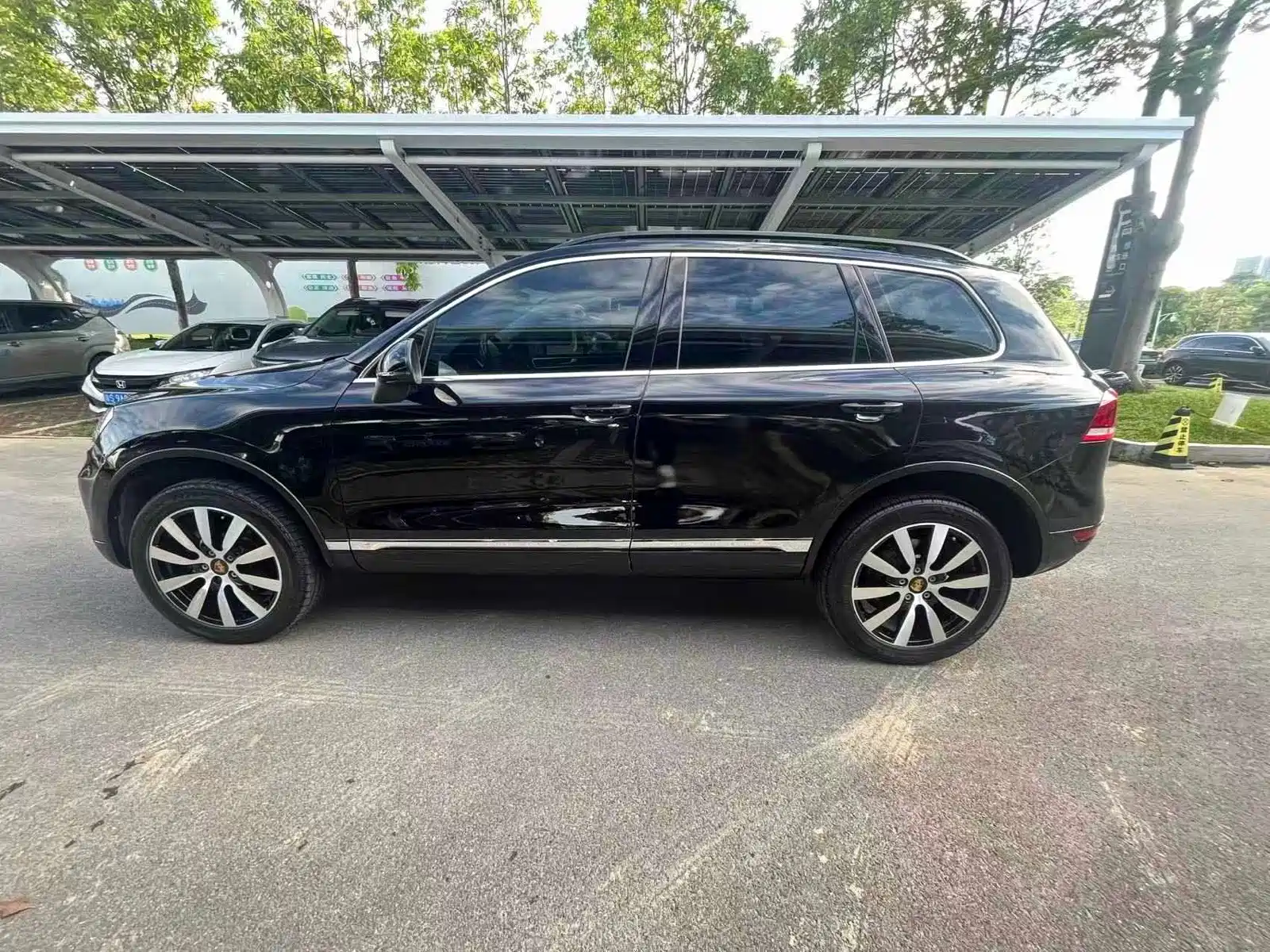 Фото 4 - Volkswagen Touareg