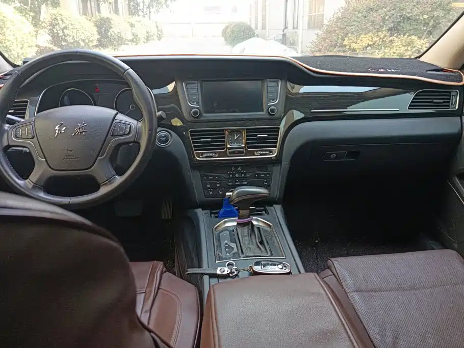 Фото 12 - Hongqi H7