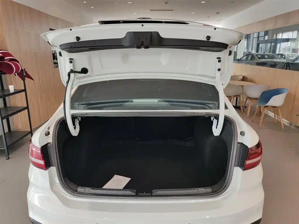 Volkswagen Lavida 2024 Model 1.5L Automatic Delight Edition фото 15