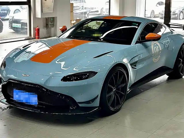 ASTON MARTIN V8 VANTAGE