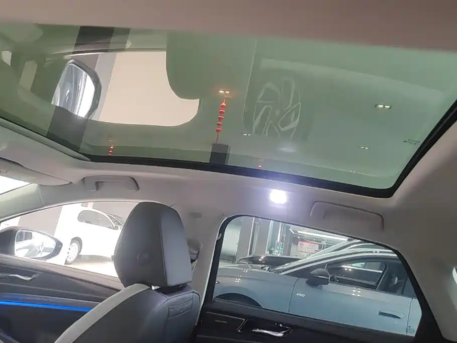 VOLKSWAGEN ID.7 VIZZION