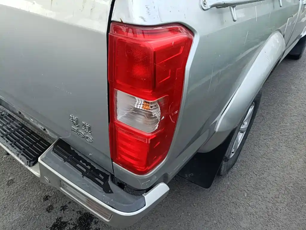 Dongfeng Ruiqi 2023 2023 2.4T Diesel 2WD Startup Long Cargo Box YCY24165-61