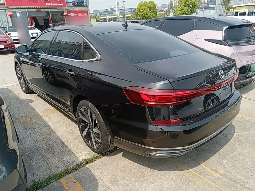 Volkswagen Passat 2022 330TSI Starlight Elite Edition фото 5