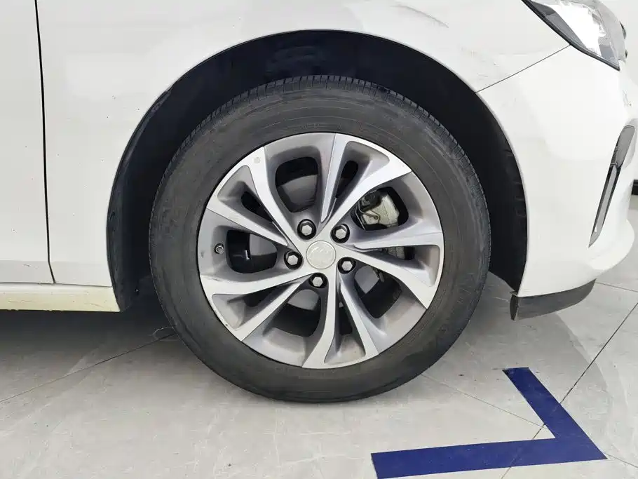 Photo 6 - Buick Verano