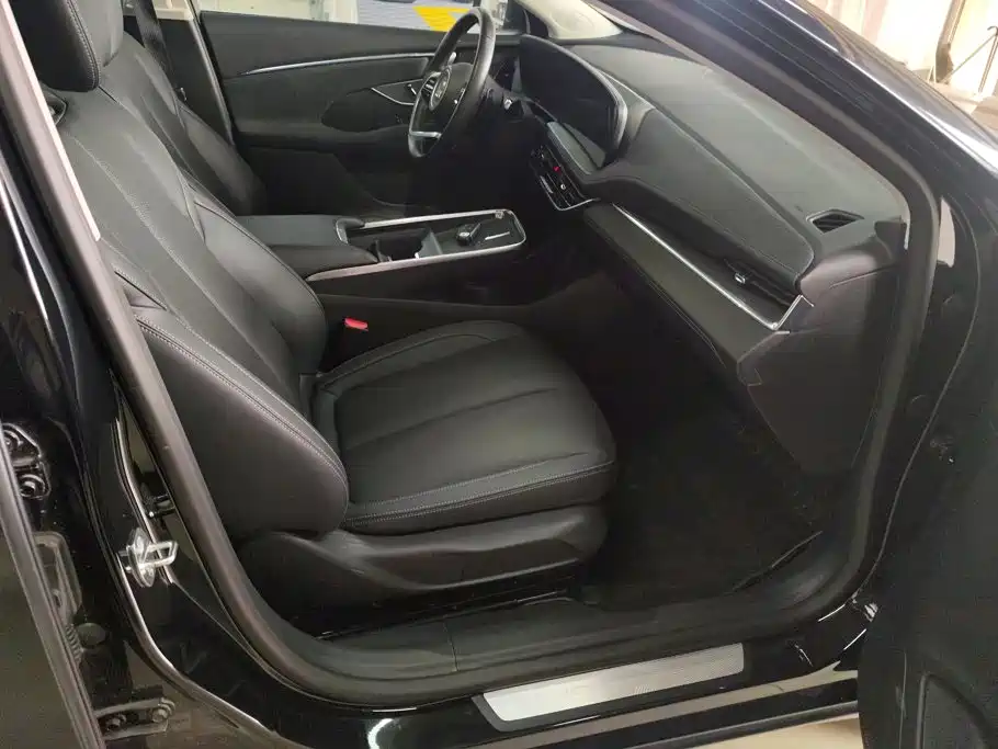 Buick LaCrosse 2025 2025 Model 28T Platinum Edition
