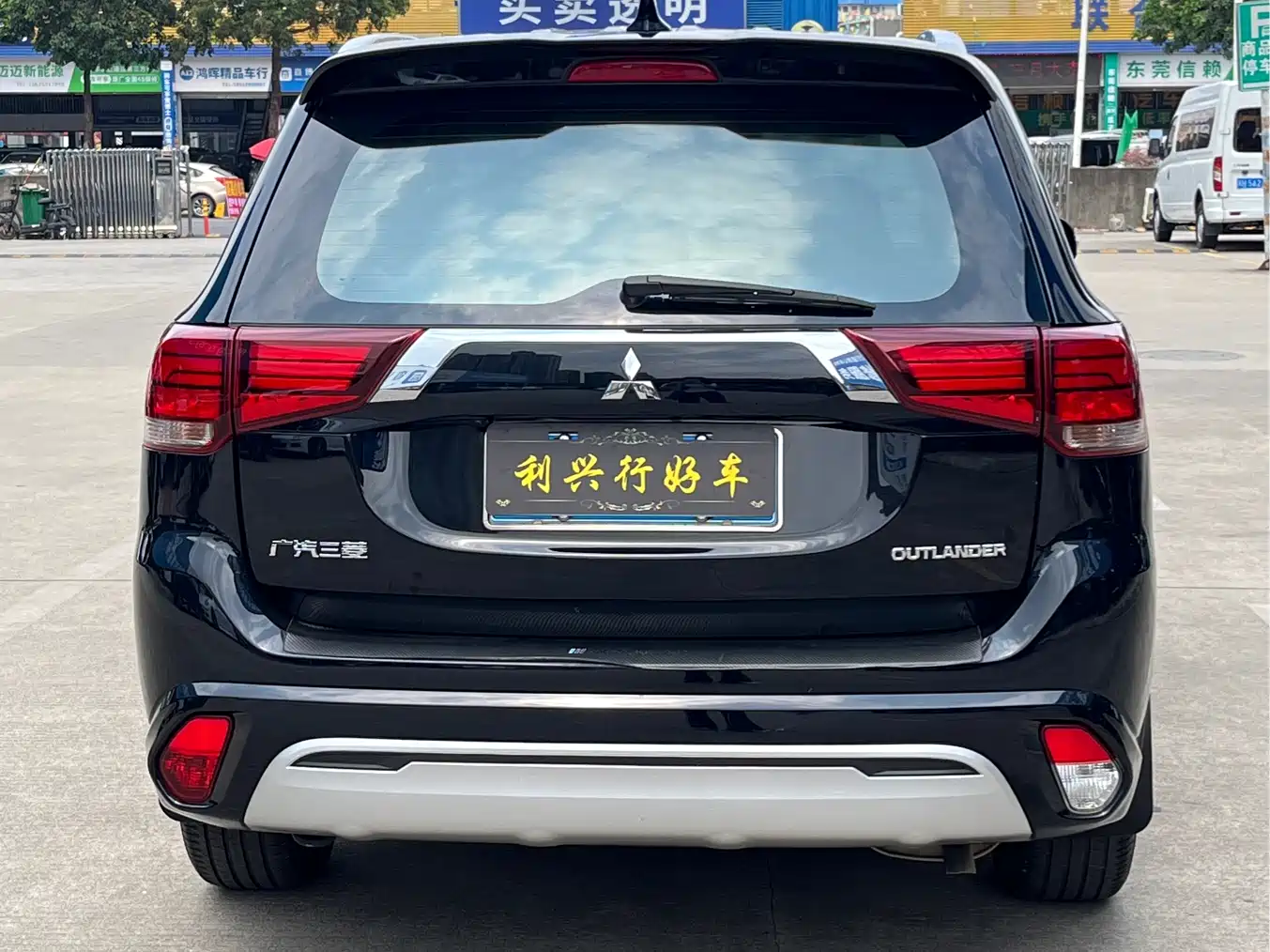 MITSUBISHI OUTLANDER