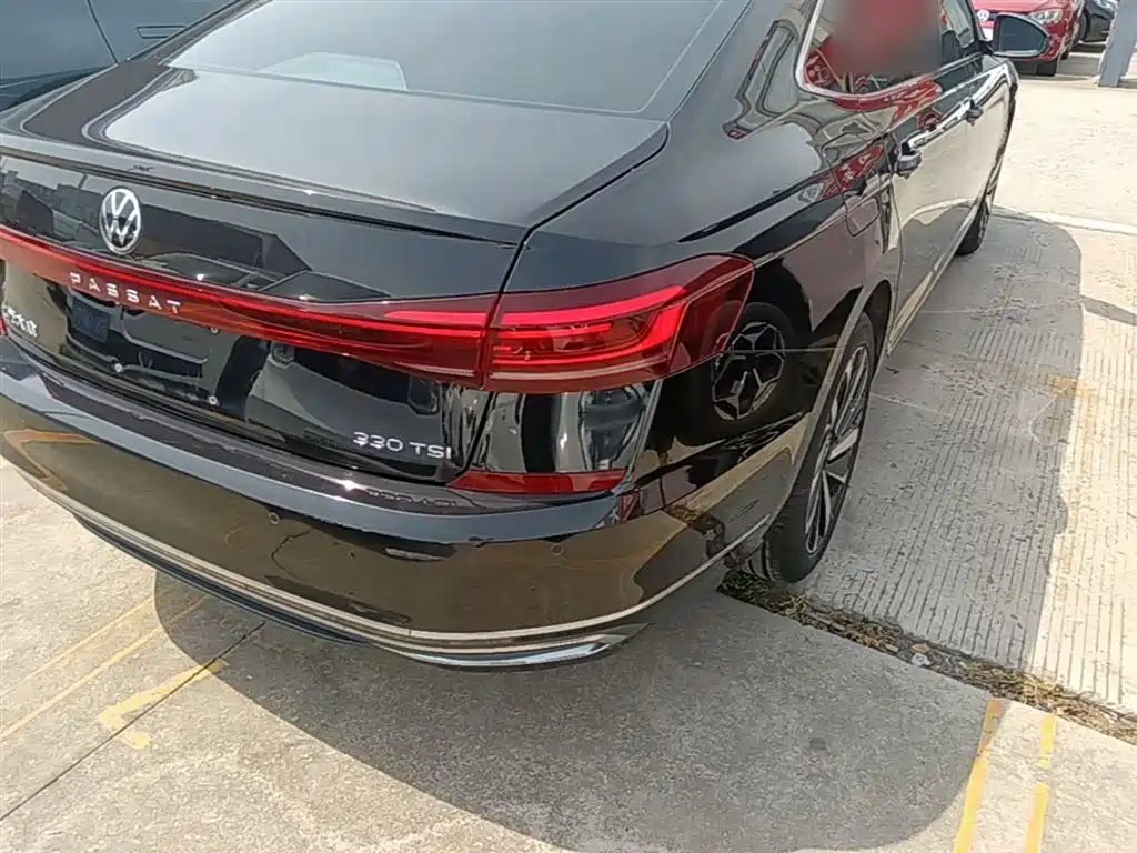Volkswagen Passat 2022 330TSI Starlight Elite Edition фото 8