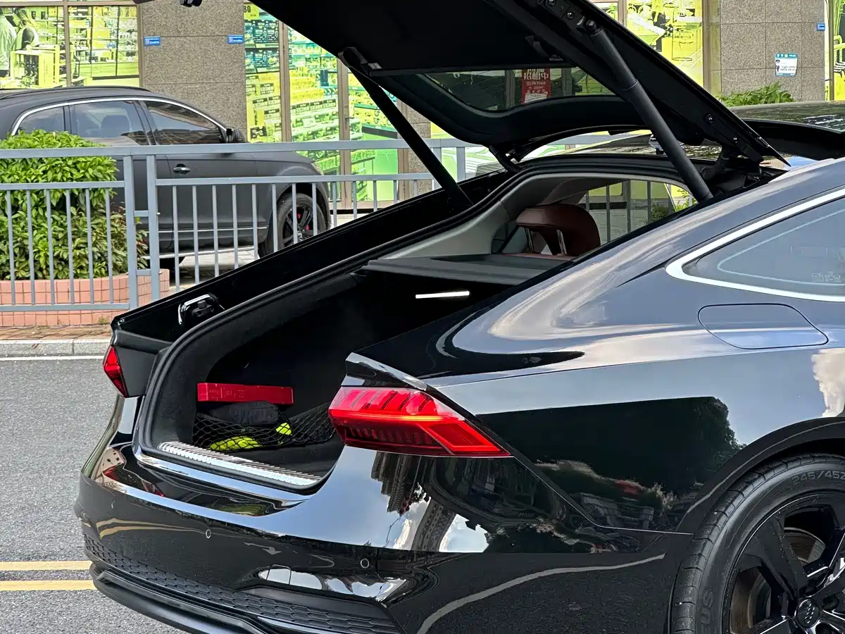 Фото 16 - Audi A7