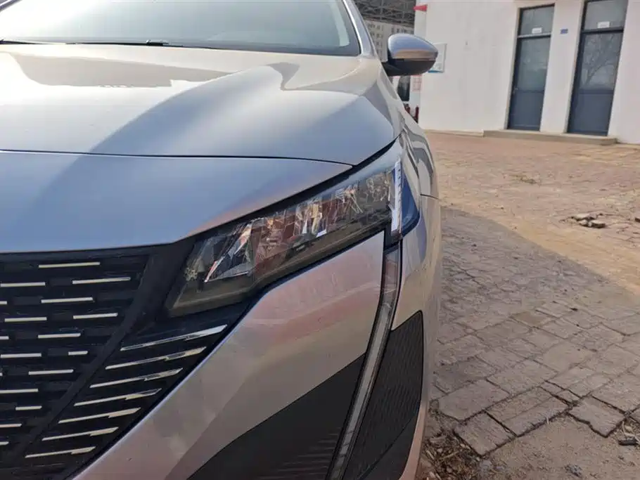 PEUGEOT 408
