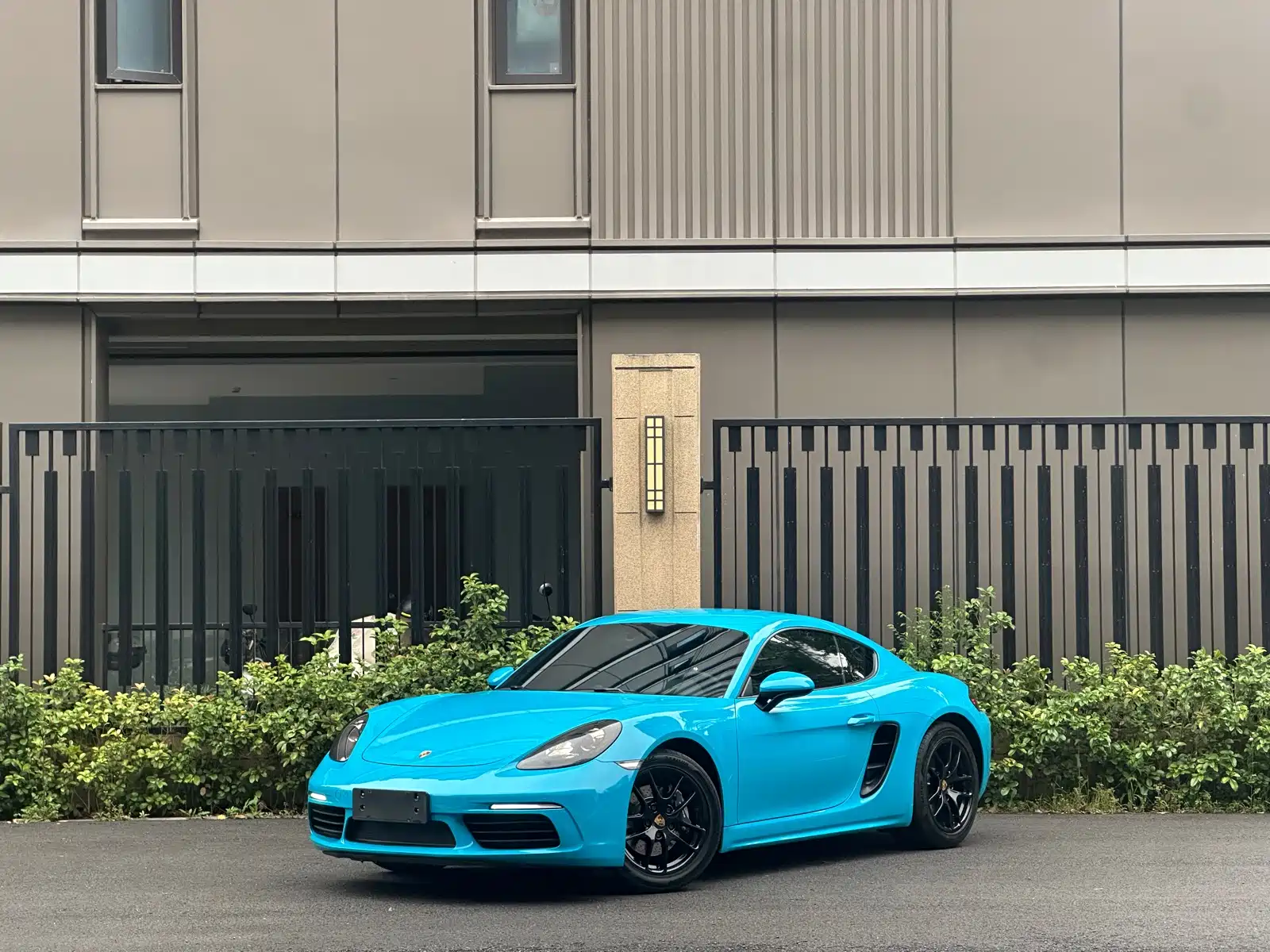 Фото 1 - Porsche 718