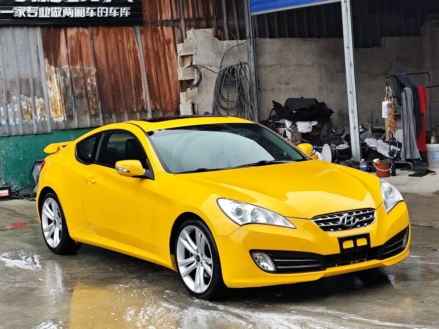 Hyundai Genesis Coupe 2009 Model 2.0T Automatic Luxury Edition фото 3