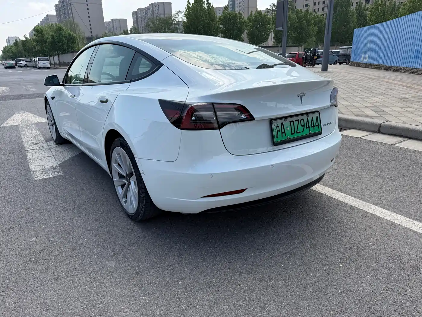 TESLA MODEL 3