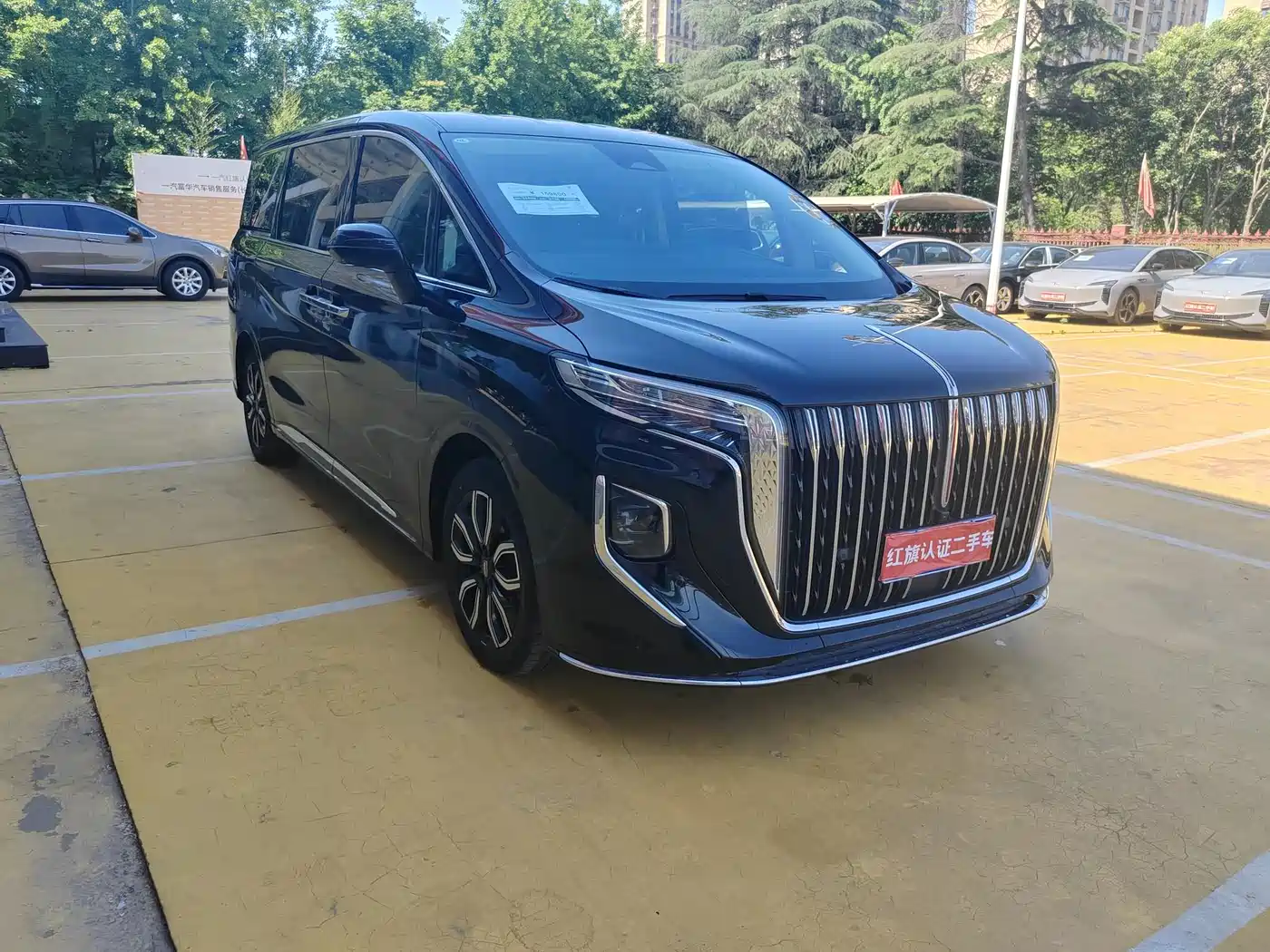 Hongqi HQ9 2023 2.0T Smart Connect Flag Enjoy Edition фото 2
