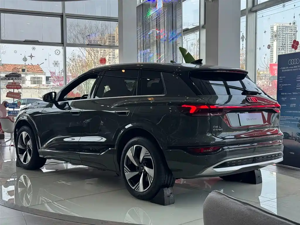 AUDI Q6L E TRON