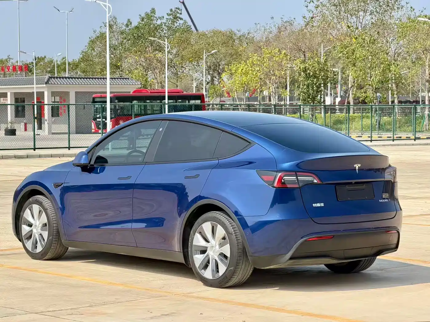 TESLA MODEL Y