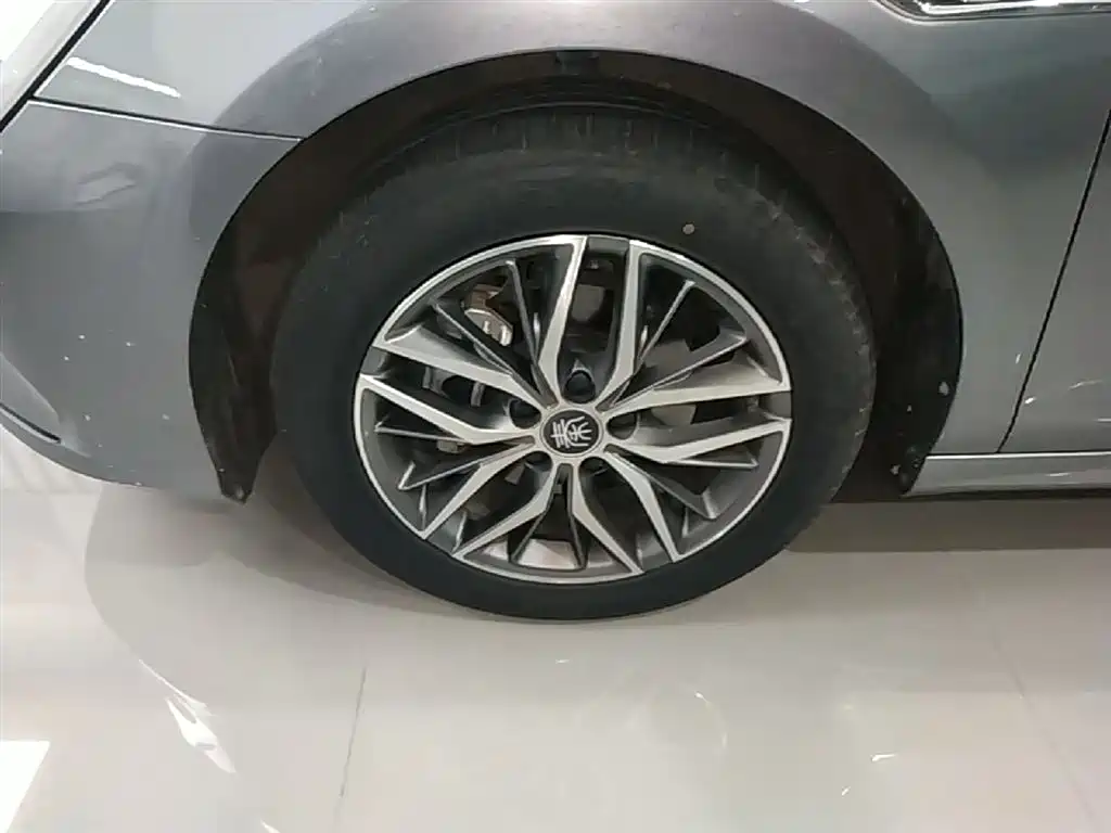 BYD Qin PLUS 2023 Champion Edition DM-i 120KM Excellence фото 23
