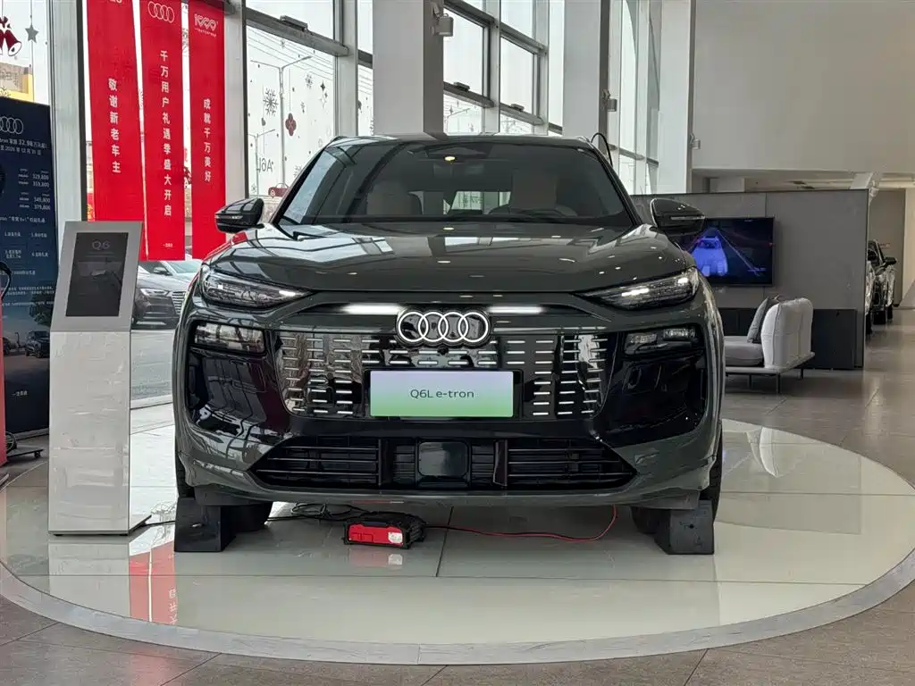 AUDI Q6L E TRON