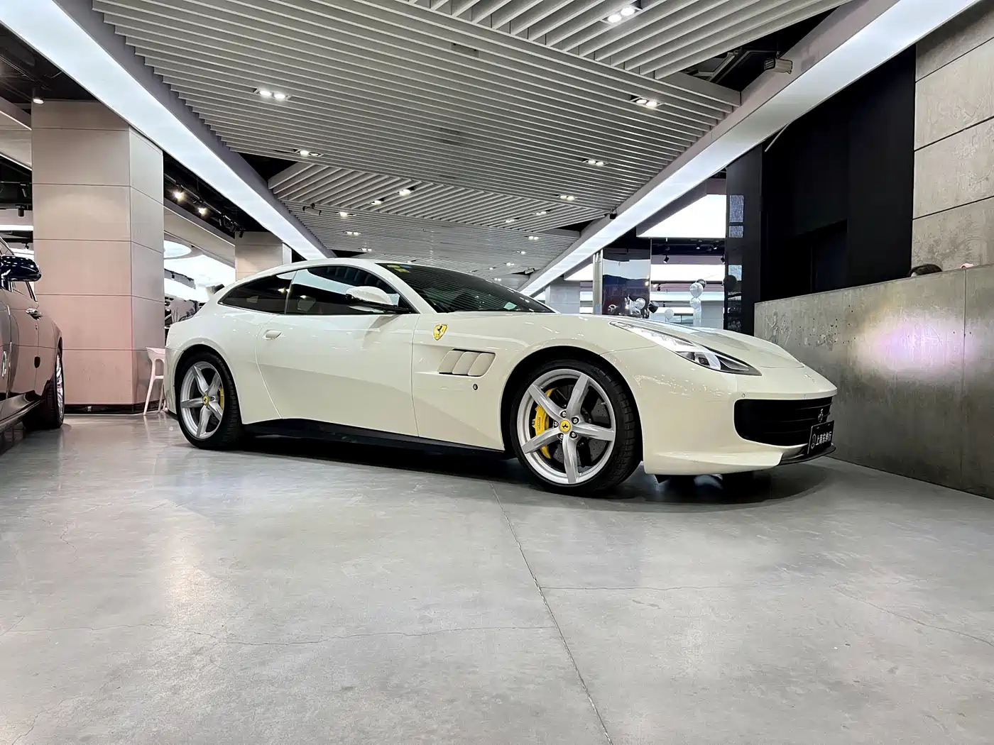Ferrari GTC4Lusso 2018 2017 3.9T V8