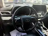 Photo 8 - Toyota Highlander
