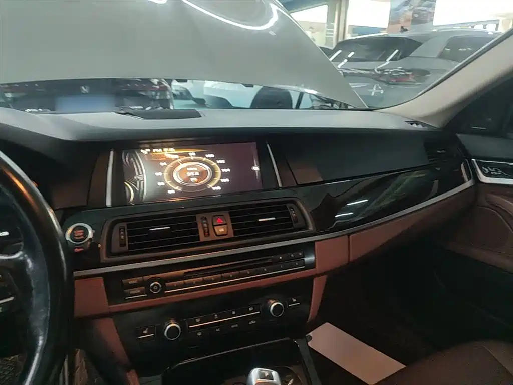 BMW 5 Series 2017 525Li Leading Edition фото 10
