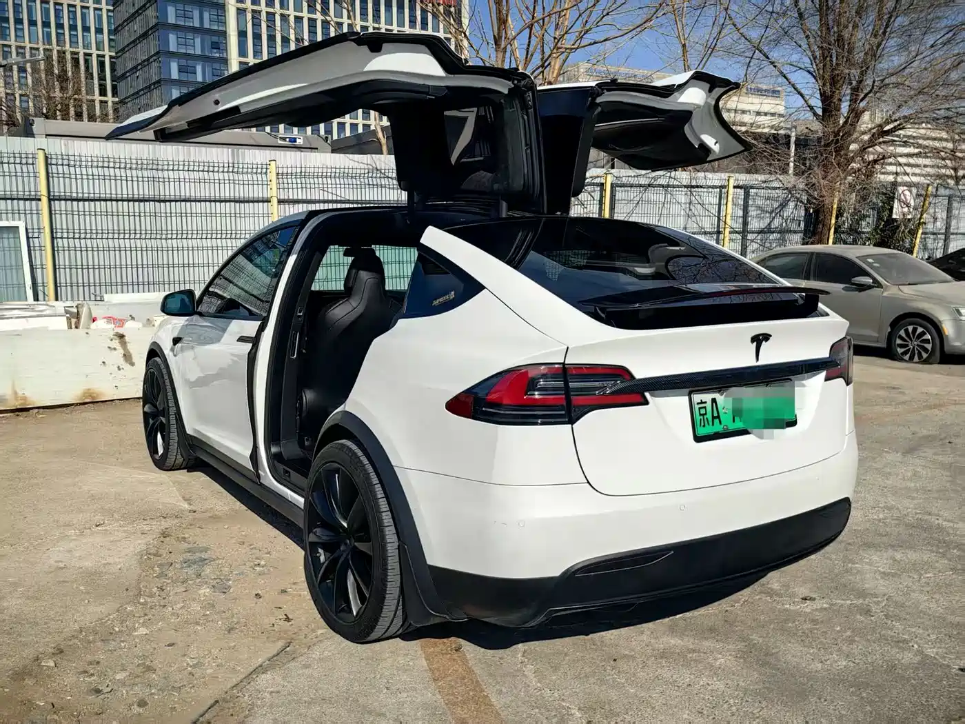 TESLA MODEL X