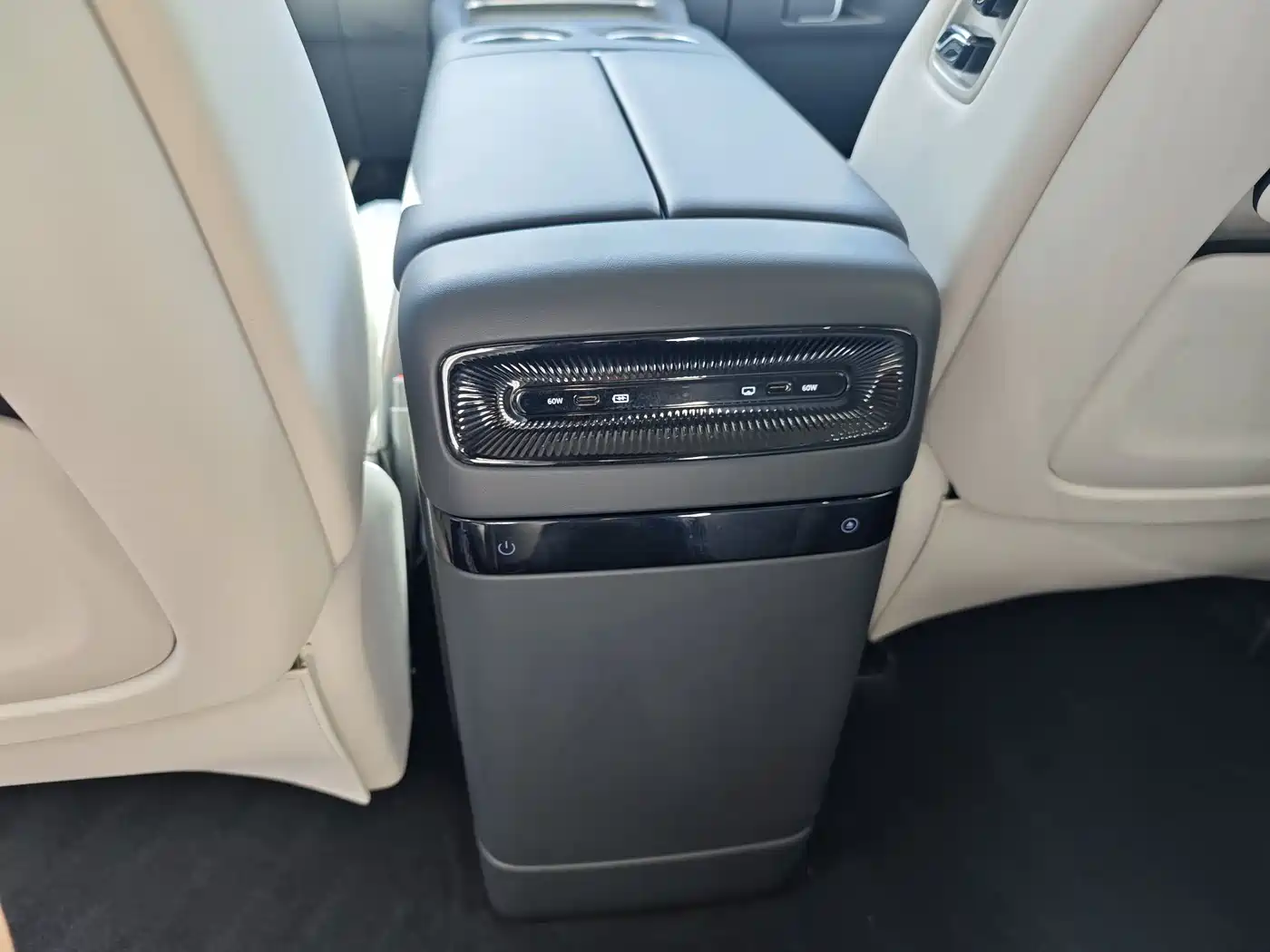 Voyah Auto Voyah Dreamer 2025 PHEV AWD Flagship Kunpeng Edition фото 15