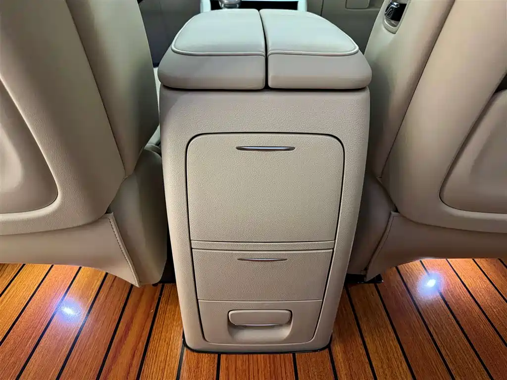 Voyah Auto Voyah Dreamer 2024 PHEV Extended Range Premium Edition фото 20