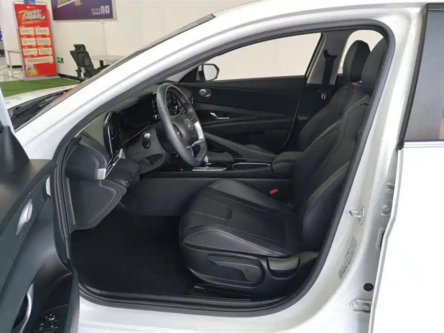 Hyundai Elantra 2022 1.5L CVT GLX Elite Edition фото 9