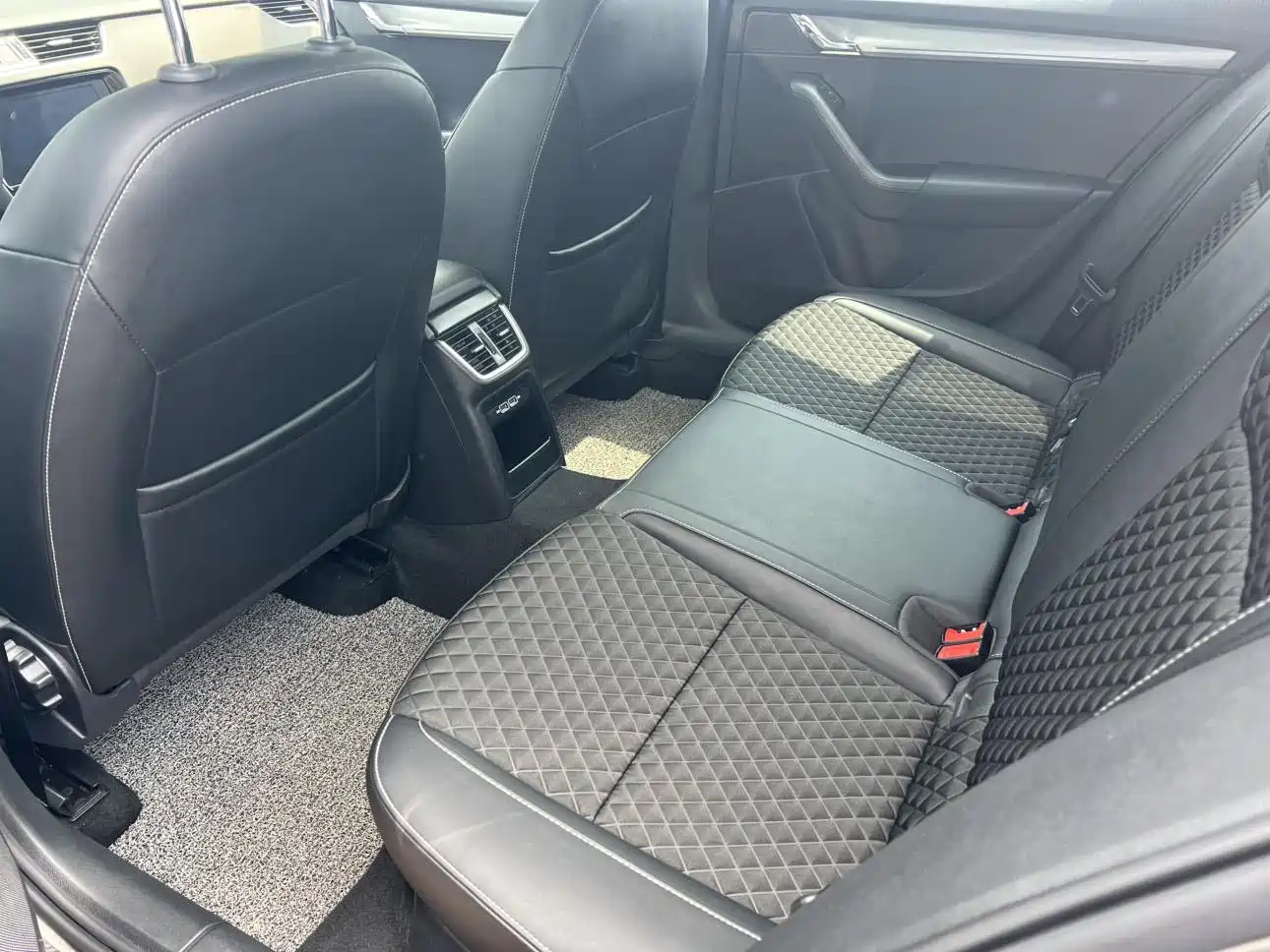 Škoda Octavia 2020 1.5L Automatic Smart Luxury Edition фото 7