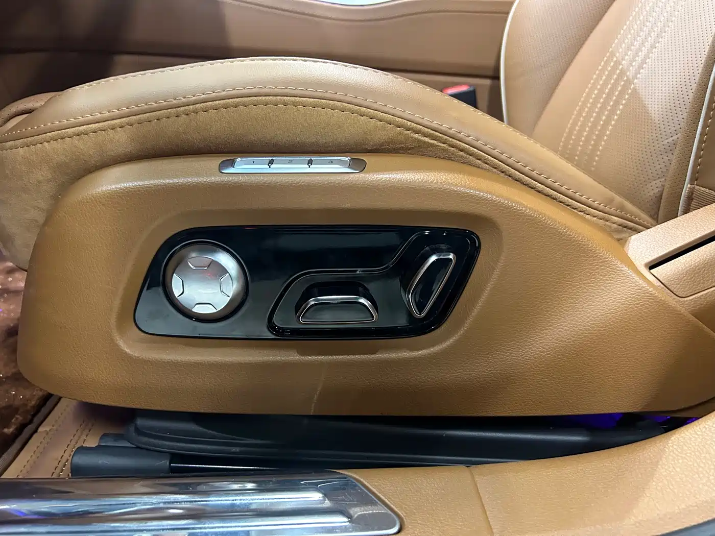Hongqi H9 2020 2.0T Smart Connection Qi Chang Edition фото 14