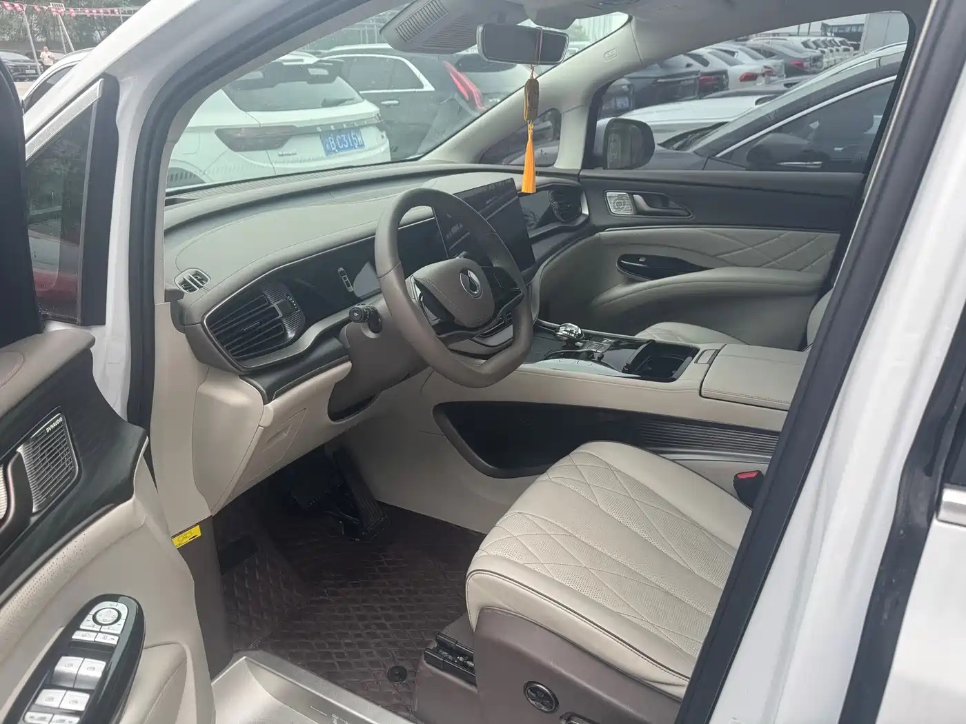 Denza D9 2022 DM-i 970 AWD Flagship фото 3