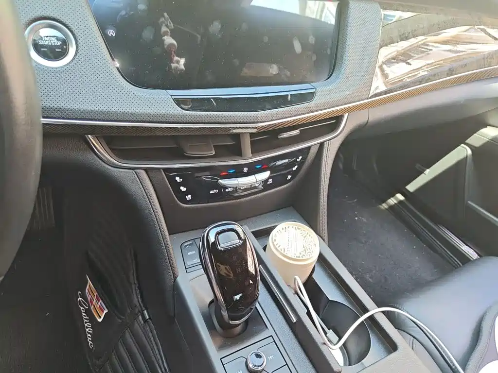 Cadillac CT6 2020 2019 28T Leading Sport Model
