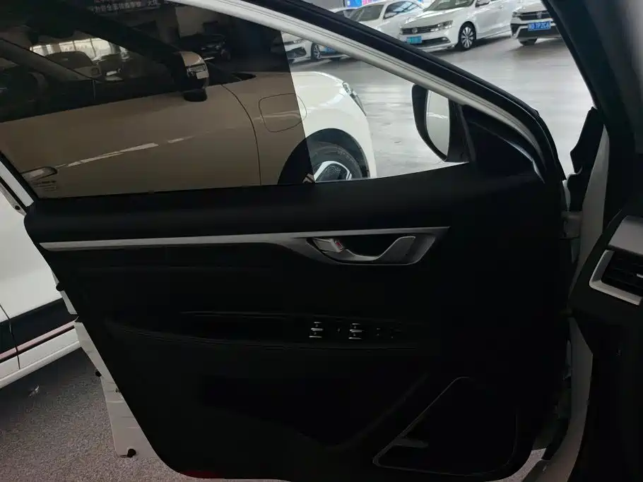 Photo 7 - Geely Vision