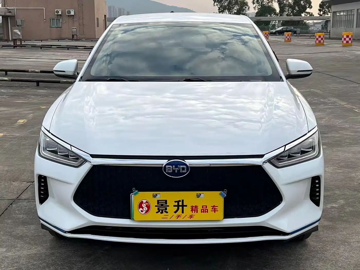BYD E2