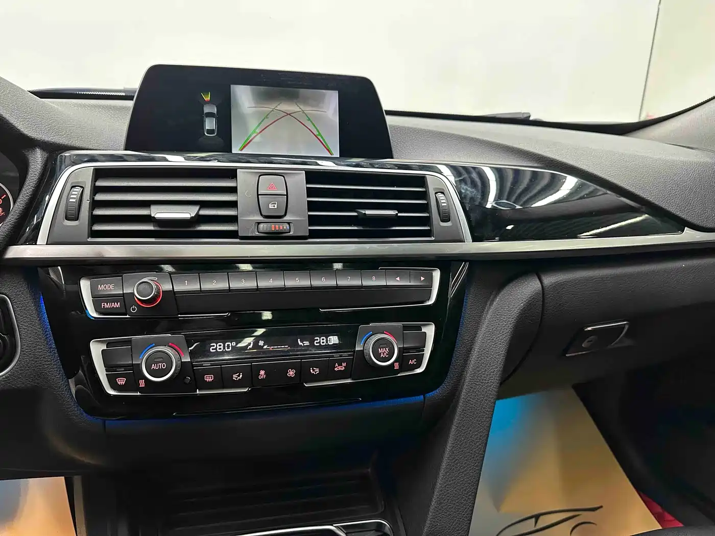 BMW 3 Series GT 2018 320i Fashion фото 9
