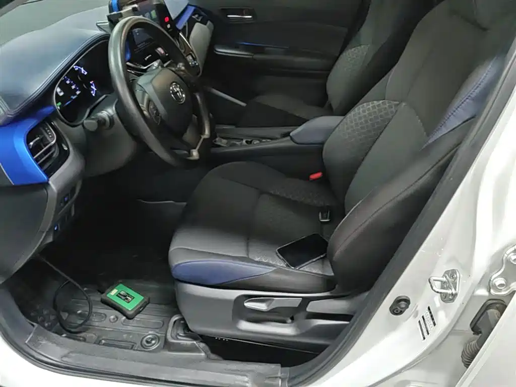 Toyota C-HR 2022 Hybrid 2.0L E-CVT Comfort Edition фото 15