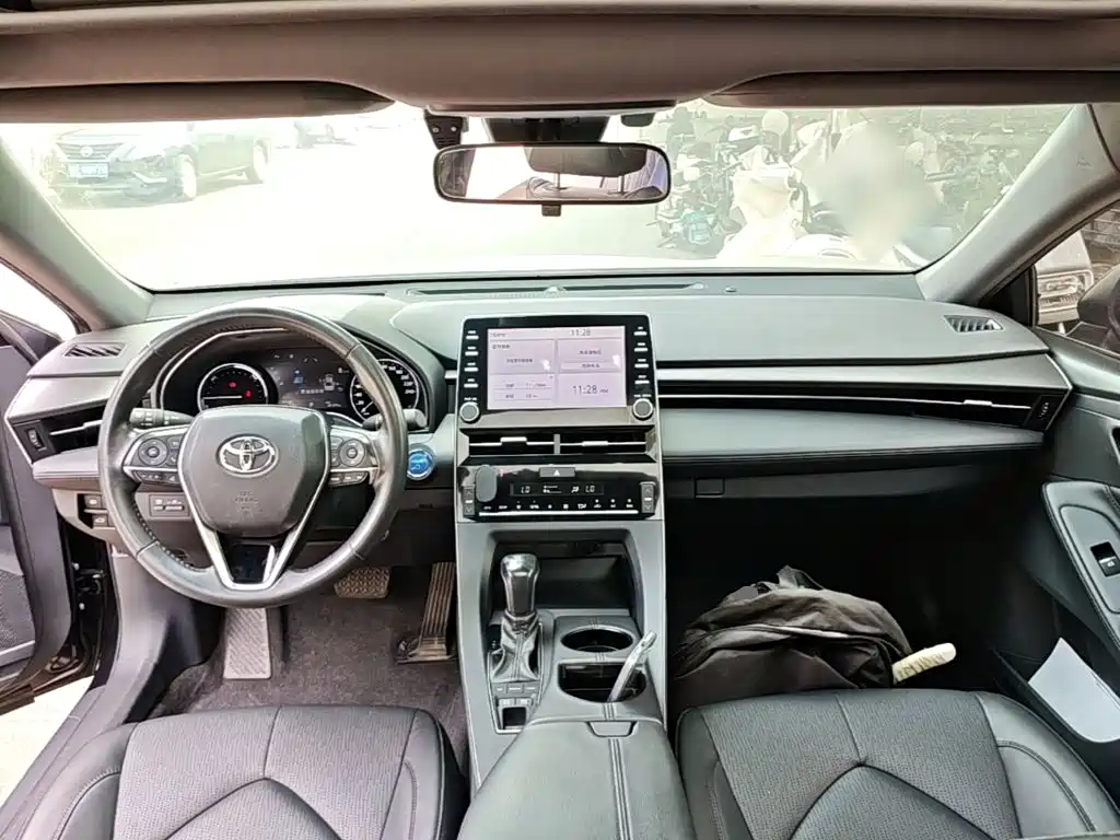Фото 10 - Toyota Avalon