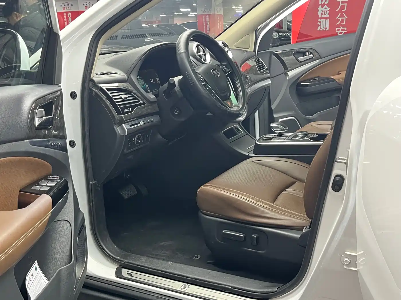 BYD Tang New Energy 2015 2.0T 4WD Flagship фото 10