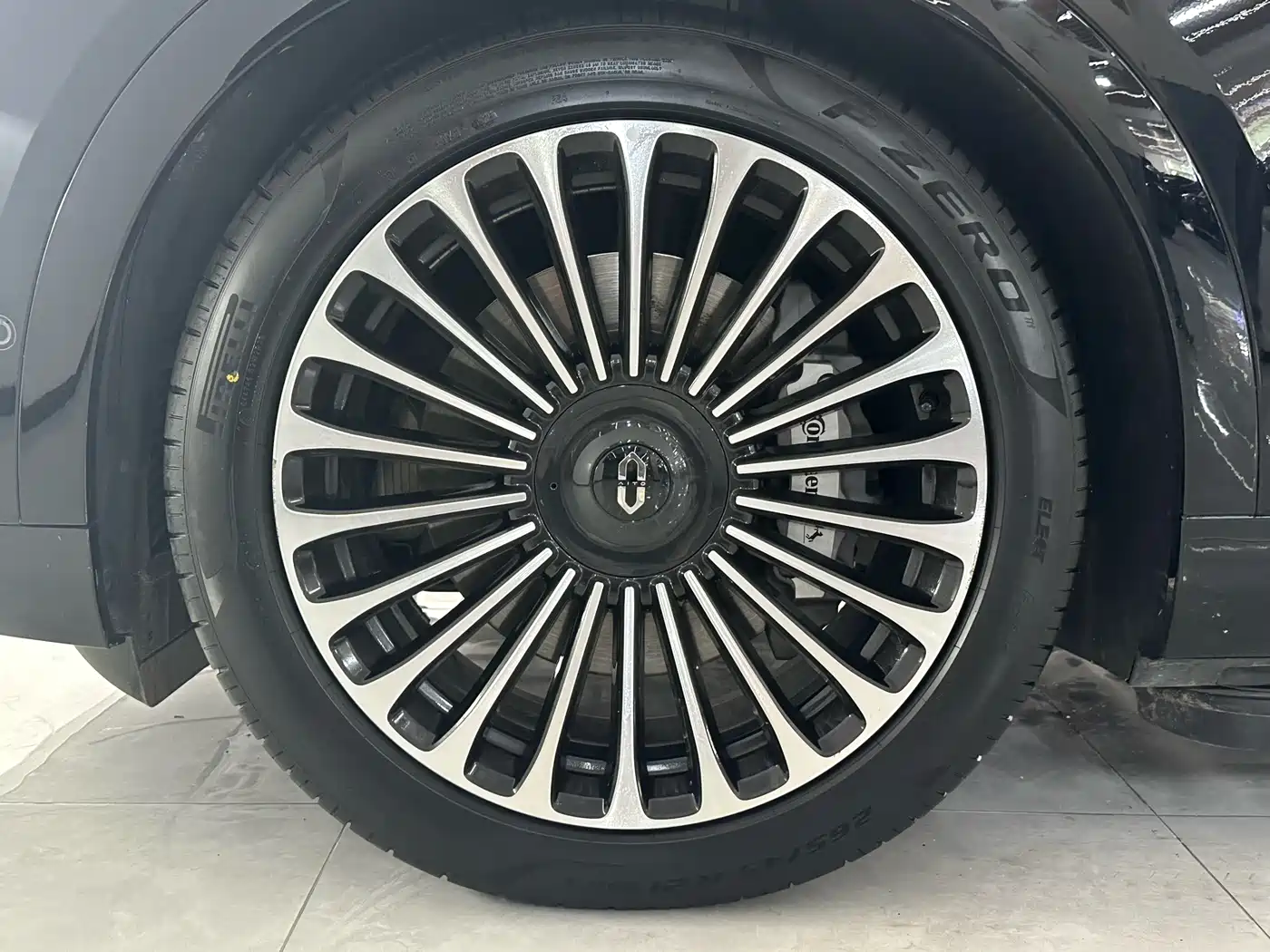 AITO Wenjie AITO M9 2025 Extended Range Ultra 52kWh 6-Seater фото 8