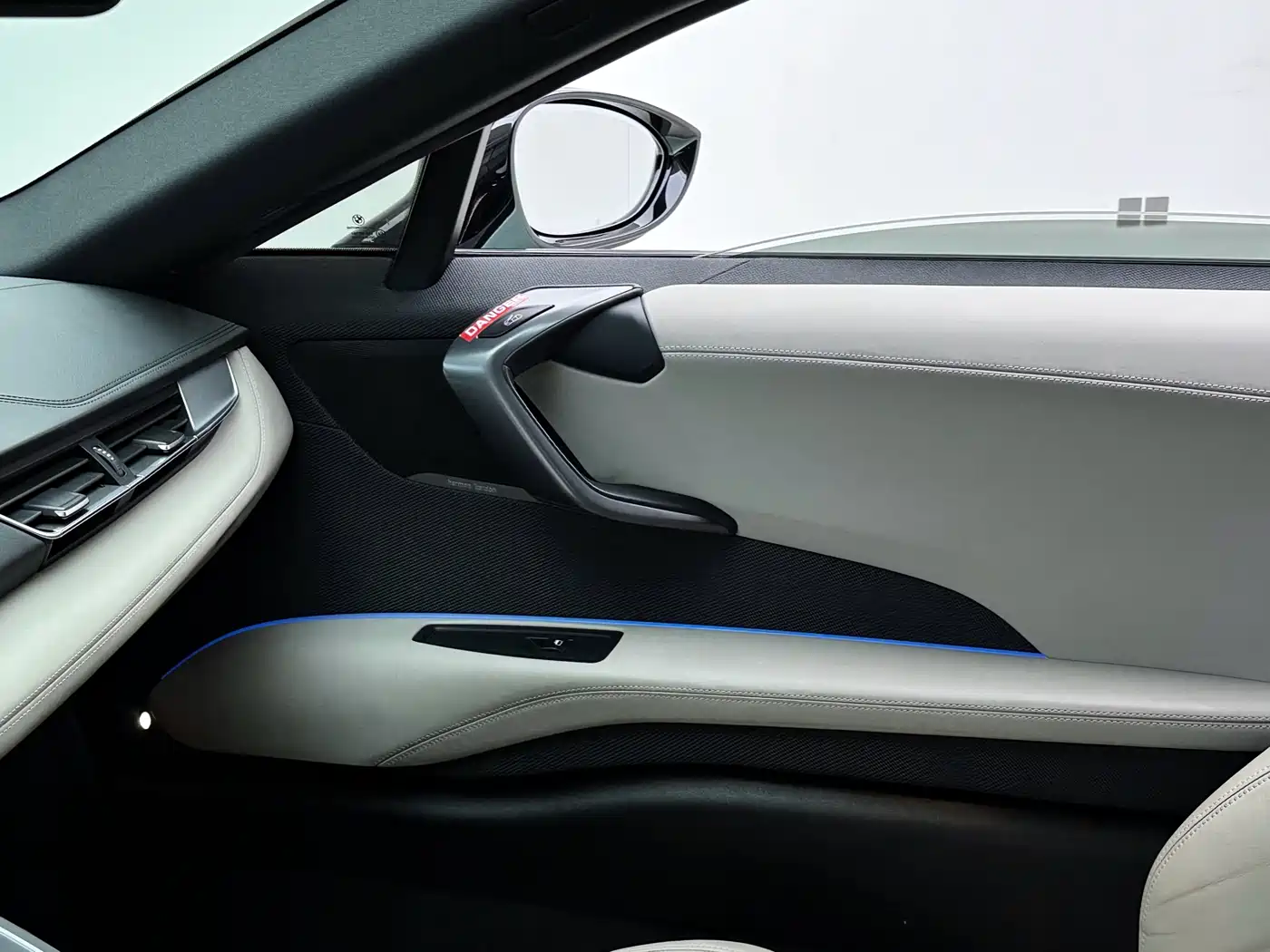 BMW i8 2014 Standard фото 20