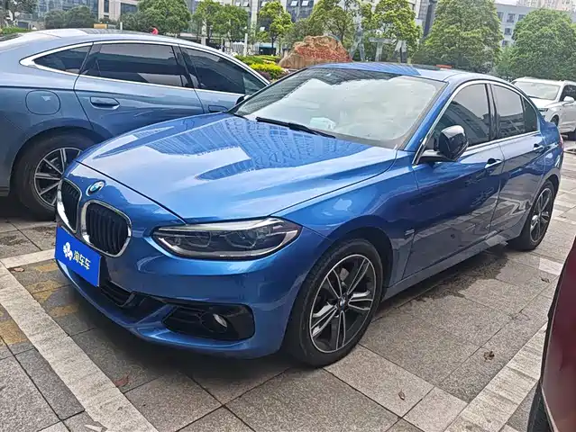 BMW 1 SERIES