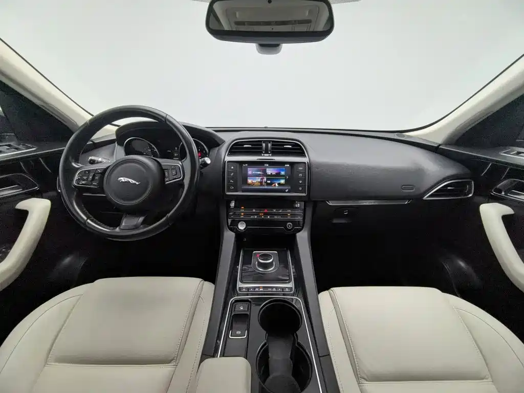 Jaguar F-PACE 2016 2016 2.0T FWD Urban Premium Edition
