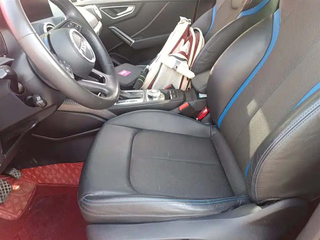 AUDI Q2L E-TRON