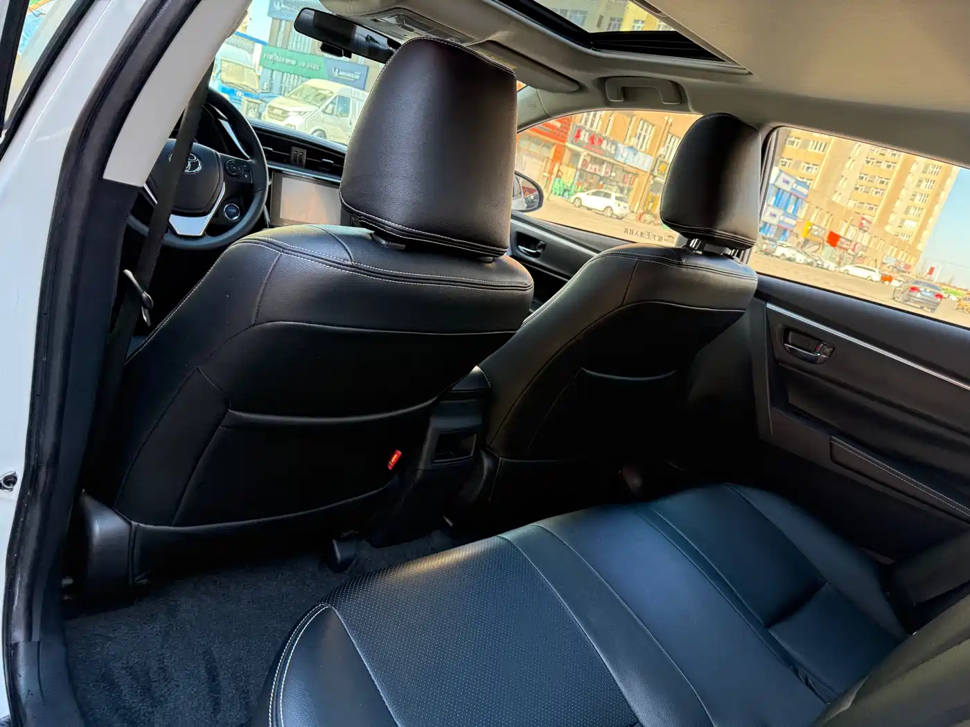 Toyota Corolla Twin Engine E+ 2019 1.8L E-CVT Leading Edition фото 12