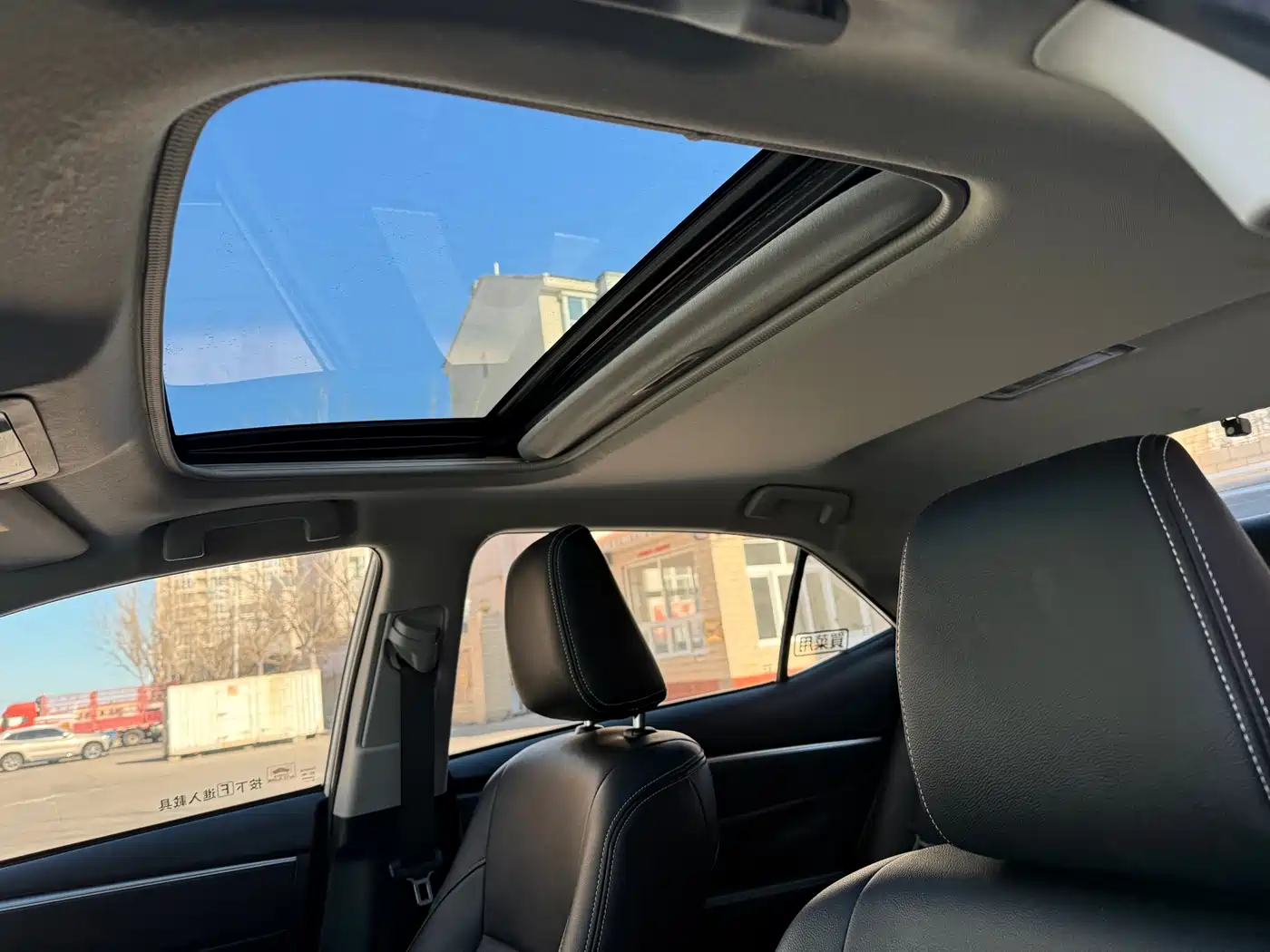 Toyota Corolla Twin Engine E+ 2019 1.8L E-CVT Leading Edition фото 9